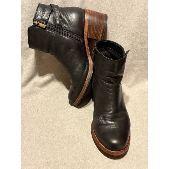 Clark’s Size 7 Clarkdale Jax Black Leather Ankle Booties Side Zip 21/2” Heel EUC - Picture 2 of 10
